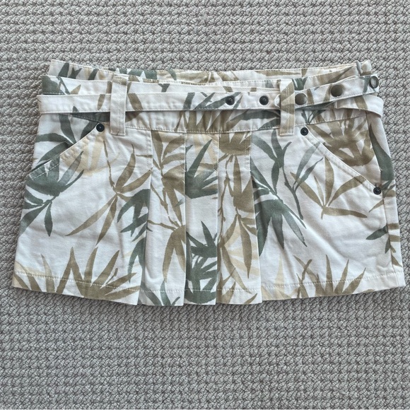 Zara TRF Jungle-Print Low Rise Pleated Mini Skirt Size 4 - Picture 1 of 11